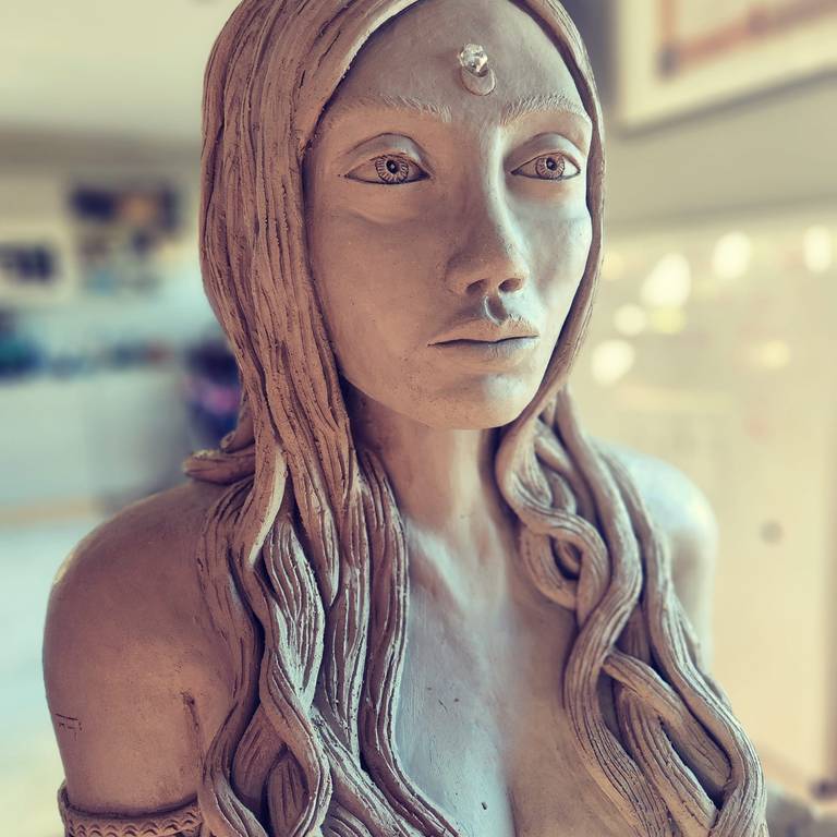 Herikimer diamond on her third eye